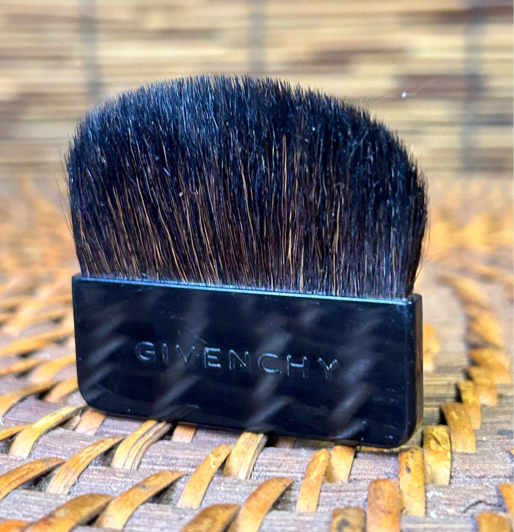 GIVENCHY Makeup Brush (Category: Makeup) located in Quezon City. Submitted by whatsinmyclosett (Listing ID 1346471584, Image 1). Description: Original Made in japan Second hand Normal sign of ussage .