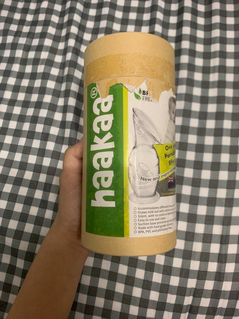 Haakaa Gen 2 Silicone Breast Pump (100ml) (Category: Breastfeeding & Bottle Feeding) located in Manila. Submitted by worstdumpling (Listing ID 1346487679, Image 3). Description: super minsan lang nagamit bought it last nov 2024.