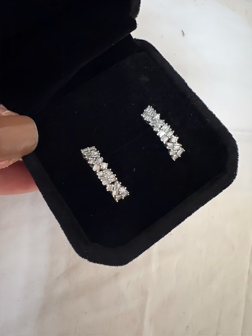Half Loop Diamond Earrings (Category: Earrings) located in Bocaue. Submitted by arnssss (Listing ID 1346371718, Image 1). Description: Half loop brilliant cut round and baguette. 0.440tcw all natural diamonds 18k white gold HK setting 1.73g, 16mm. Bought for 20k.