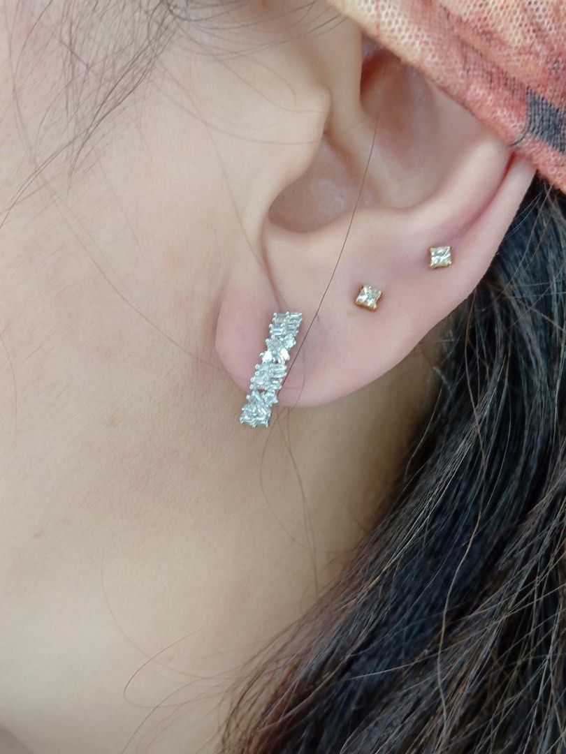 Half Loop Diamond Earrings (Category: Earrings) located in Bocaue. Submitted by arnssss (Listing ID 1346371718, Image 3). Description: Half loop brilliant cut round and baguette. 0.440tcw all natural diamonds 18k white gold HK setting 1.73g, 16mm. Bought for 20k.
