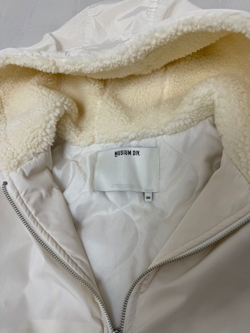 Jacket （分類：外套及戶外衣服）位於 Hong Kong。 由 betta330 提交（商品編號 1346382261，圖片 3）。簡介： Used only one time, too big for me。