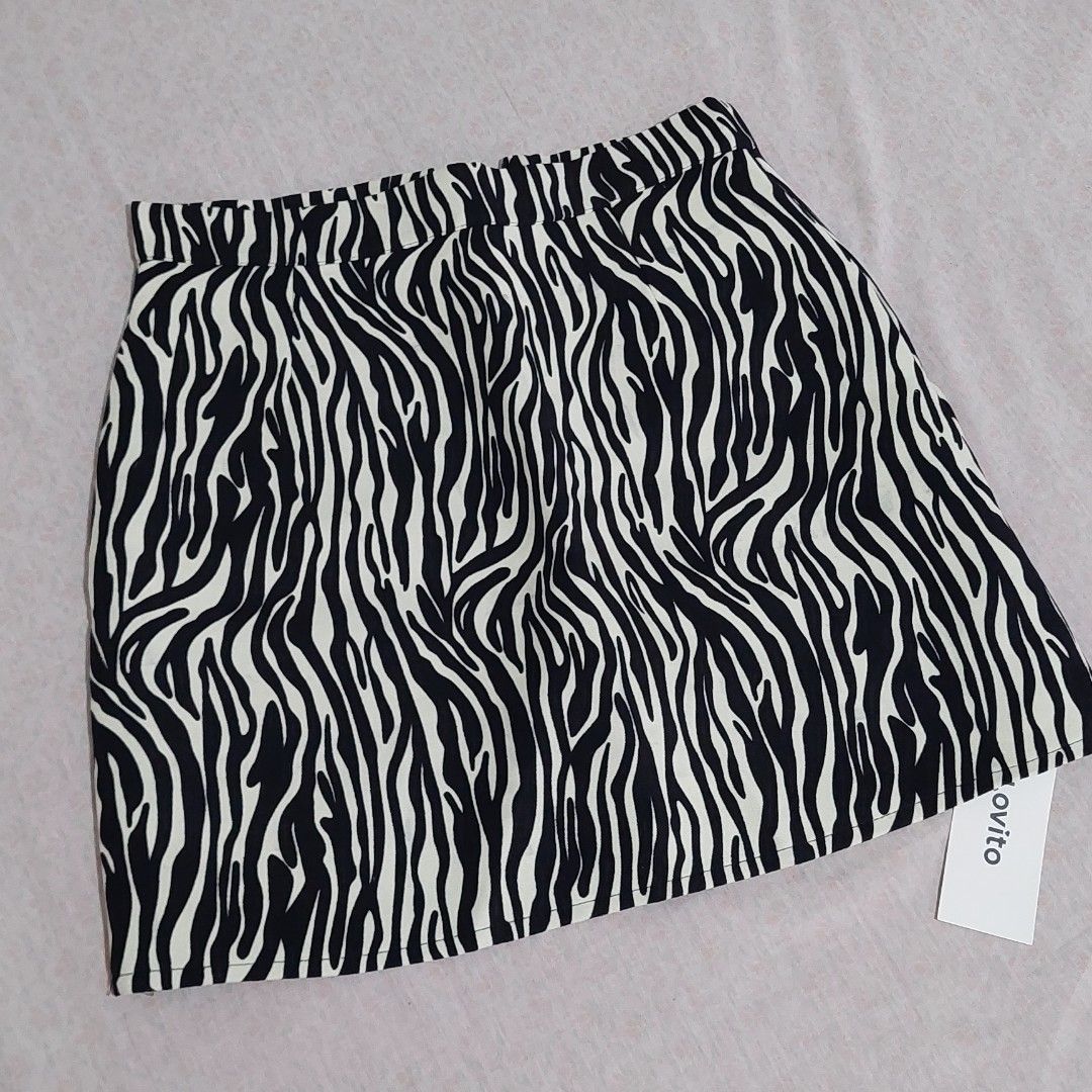 Lovito Zebra White Black Skirt (Category: Skirts) located in Naga. Submitted by colecurate (Listing ID 1346366670, Image 1). Description: Brand New Never been used Size: Small Fits 25-26 10/10 condition.