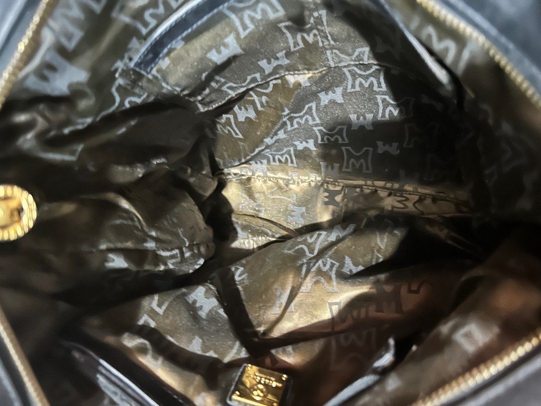 Metrocity shoulder and sling bag large (Category: Luxury Bags & Wallets) located in Marikina City. Submitted by tresariascats (Listing ID 1346423096, Image 2). Description: Nice bag.