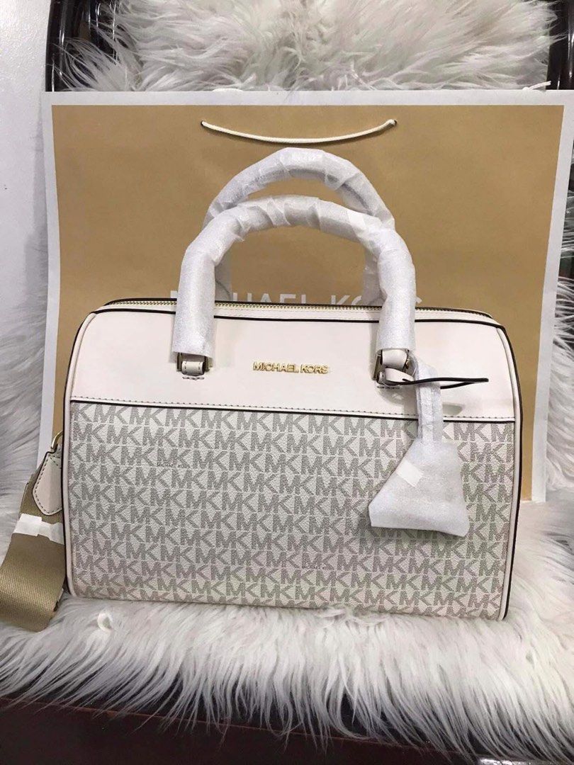 Michael Kors Travel Duffle Bag Medium (Category: Luxury Bags & Wallets) located in Cainta. Submitted by dyemgg (Listing ID 1346473244, Image 2). Description: Authentic Mk Signature Travel Medium Duffle Satchel Palmetto From US Onhand ready to ship.