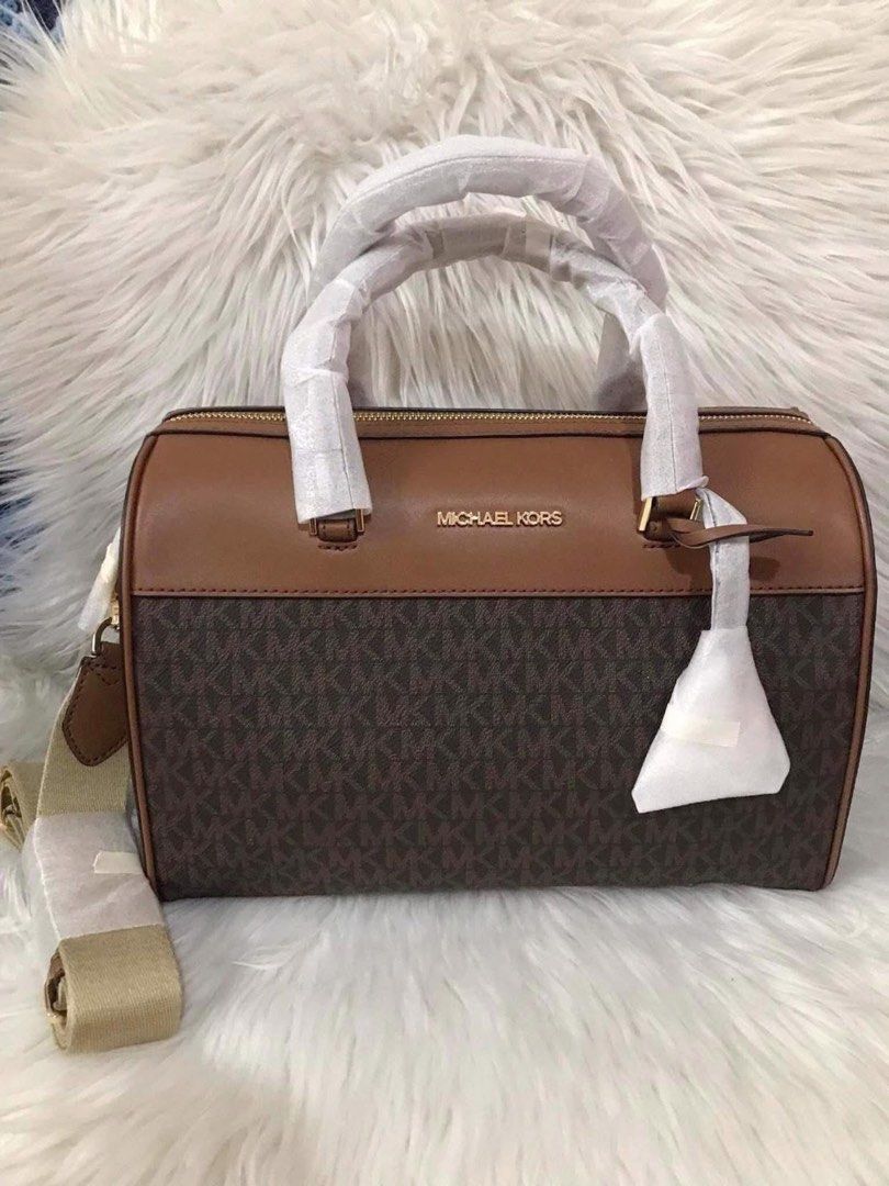 Michael Kors Travel Duffle Bag Medium (Category: Luxury Bags & Wallets) located in Cainta. Submitted by dyemgg (Listing ID 1346473244, Image 1). Description: Authentic Mk Signature Travel Medium Duffle Satchel Palmetto From US Onhand ready to ship.