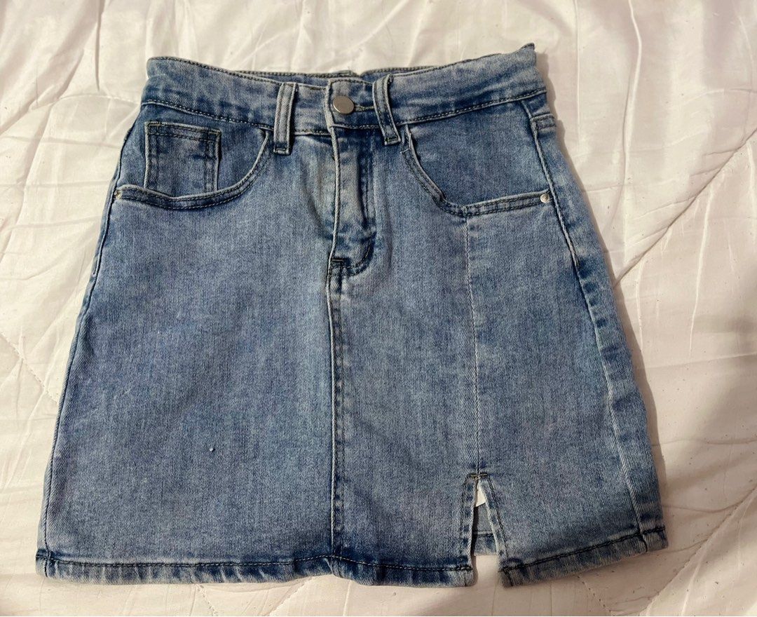 Mini skirt (Category: Skirts) located in Cavite. Submitted by ynaah57 (Listing ID 1346458794, Image 1). Description: .