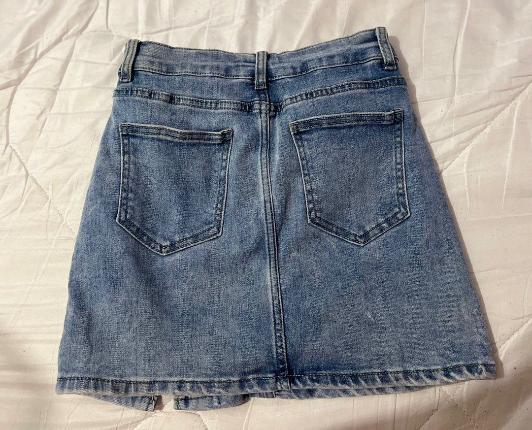Mini skirt (Category: Skirts) located in Cavite. Submitted by ynaah57 (Listing ID 1346458794, Image 2). Description: .