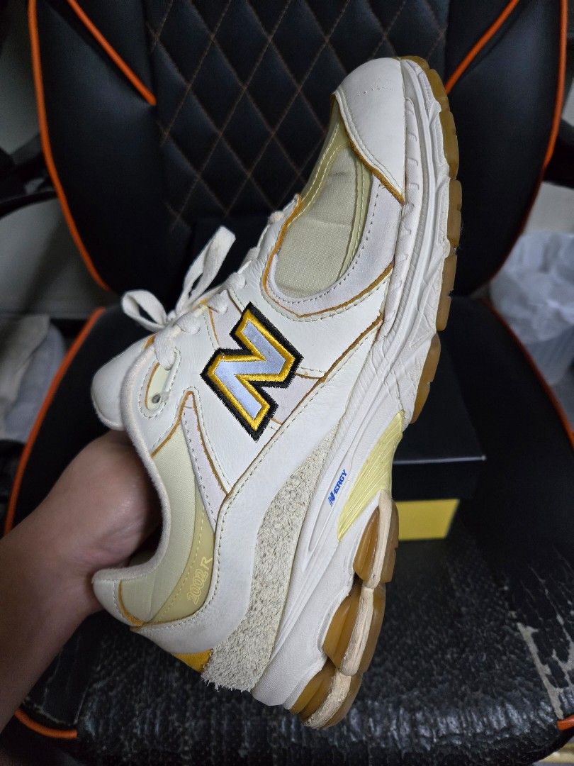 New balance 2002r (Category: Sneakers) located in Manila. Submitted by riceque (Listing ID 1346462036, Image 3). Description: used new balance 2002r size 10.