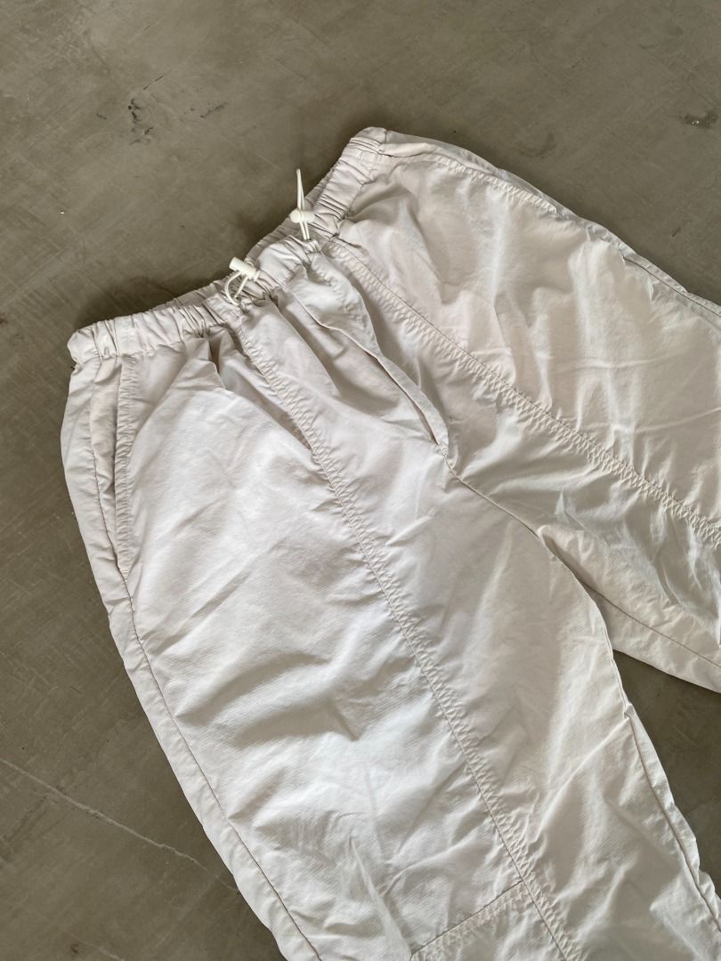 nylon parachute pants (Category: Other Bottoms) located in Bacolod City. Submitted by found.objects (Listing ID 1346436863, Image 2). Description: good for bouldering/climbing ~ light stains (1-3cm) in last pic.