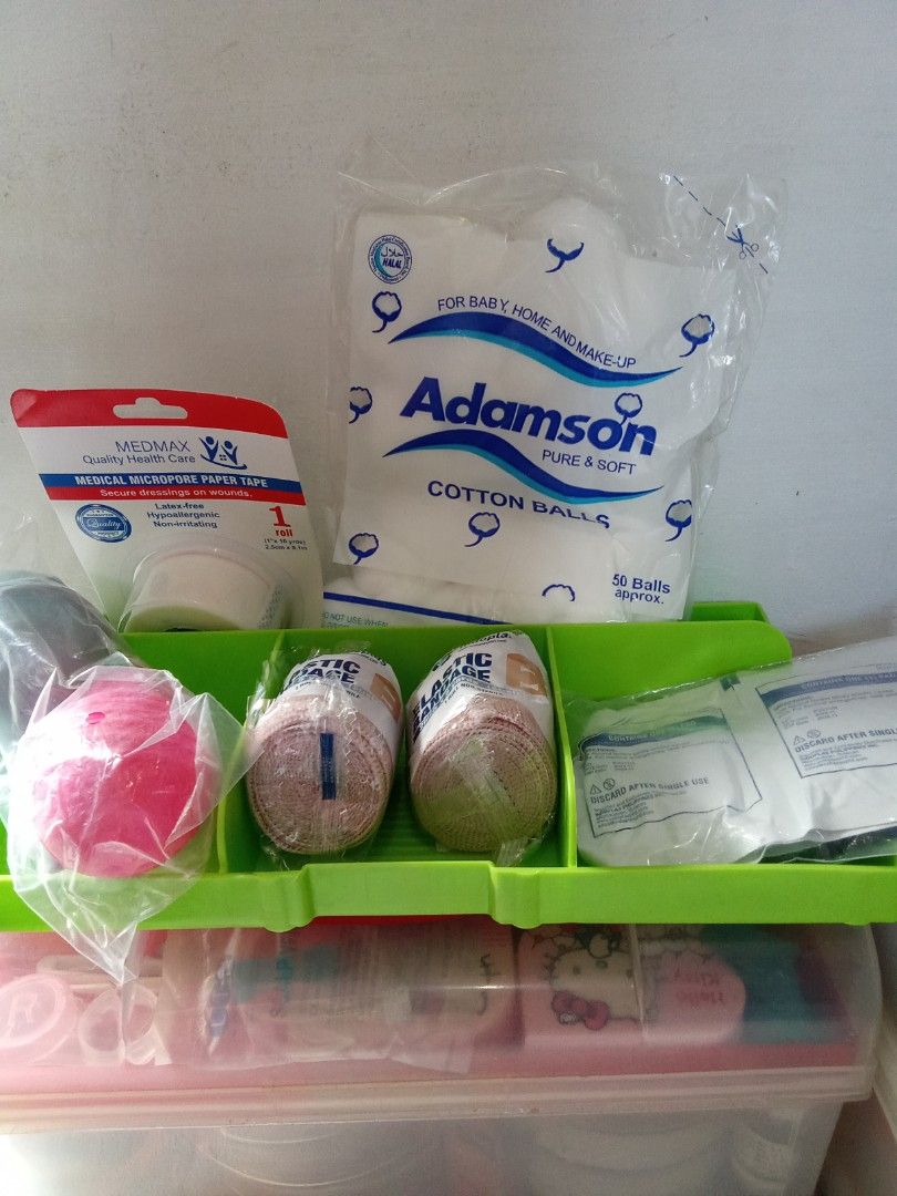 Phlebotomy Box / First Aid Kit with assorted contents (Category: Medical Supplies & Tools) located in Marikina City. Submitted by casa_shoppe (Listing ID 1346465945, Image 2). Description: Contents will depend on the availability. Petri Dish Test tube Graduated Cylinder Beaker Vacutainer Syringes Butterfly Pipette Tips Blood Bag stand Heater Weighing Scale Glass slides And many more.