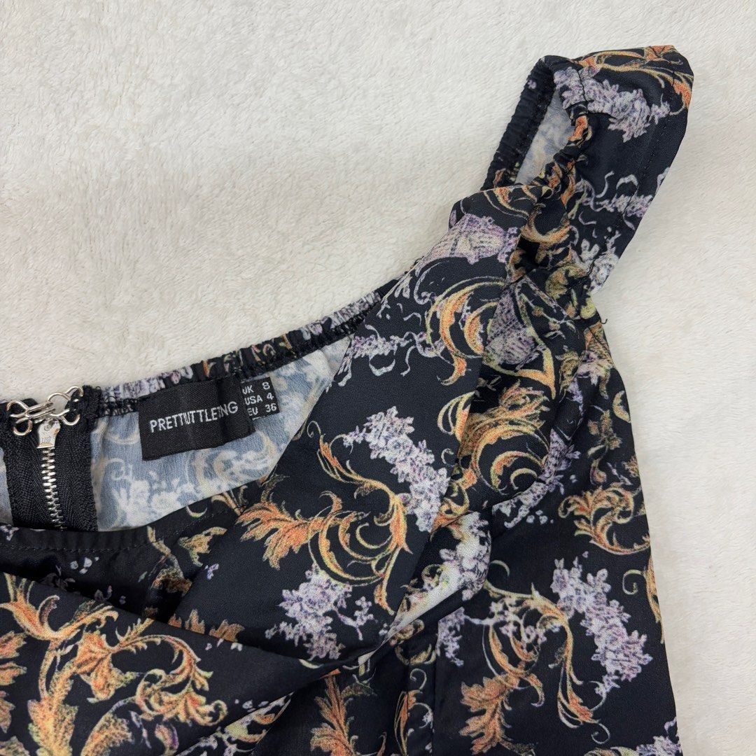 Pretty Little Thing Corset Top (Category: Others Tops) located in Cebu City. Submitted by rafadeclutters (Listing ID 1346471250, Image 2). Description: fits xs-s frames zipper closure at the back no flaws.