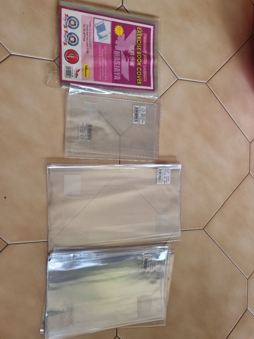 Primary files (Category: Stationery & School Supplies) located in Singapore. Submitted by angelachiew (Listing ID 1346355792, Image 3). Description: Remaining some book covers (Suitable for primary 1-6 ) 1 is blue file, 1 is 10 pockets red file, both are new , bought extra.