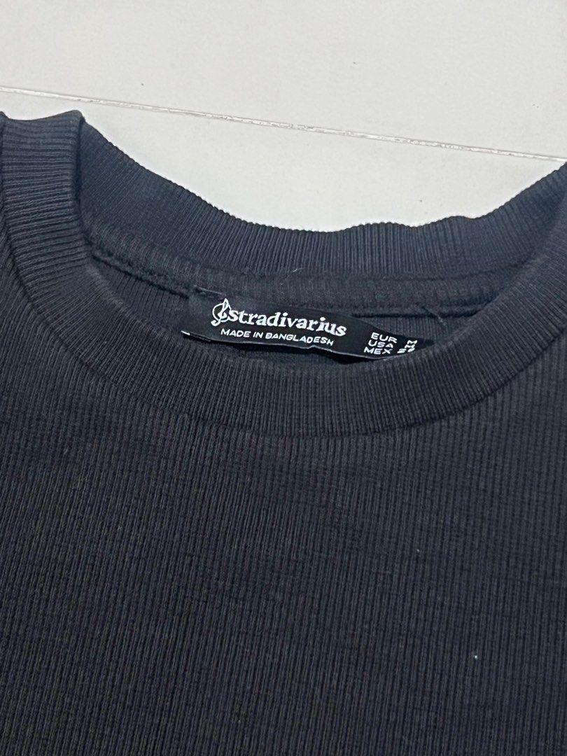 puffy sleeve top ribbed classy shirt (Category: Blouses) located in Caloocan City. Submitted by rabbm (Listing ID 1346385185, Image 3). Description: M on tag fits S to M Good fabric branded.