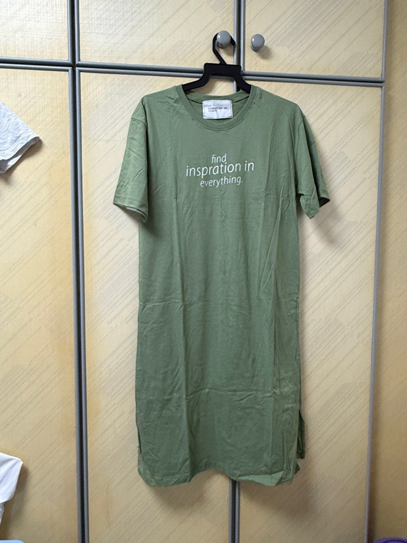random clothes (Category: Other Tops) located in Singapore. Submitted by starshopppes (Listing ID 1346386813, Image 2). Description: mostly free size except crop top (S) can nego $3-$5 recommend: meet up @ yishun stn .