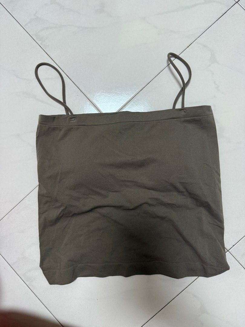 random clothes (Category: Other Tops) located in Singapore. Submitted by starshopppes (Listing ID 1346386813, Image 3). Description: mostly free size except crop top (S) can nego $3-$5 recommend: meet up @ yishun stn .