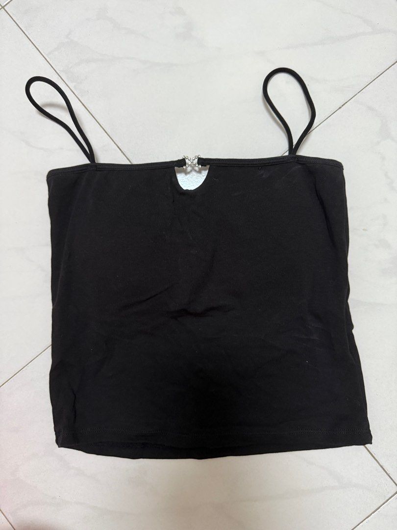 random clothes (Category: Other Tops) located in Singapore. Submitted by starshopppes (Listing ID 1346386813, Image 1). Description: mostly free size except crop top (S) can nego $3-$5 recommend: meet up @ yishun stn .