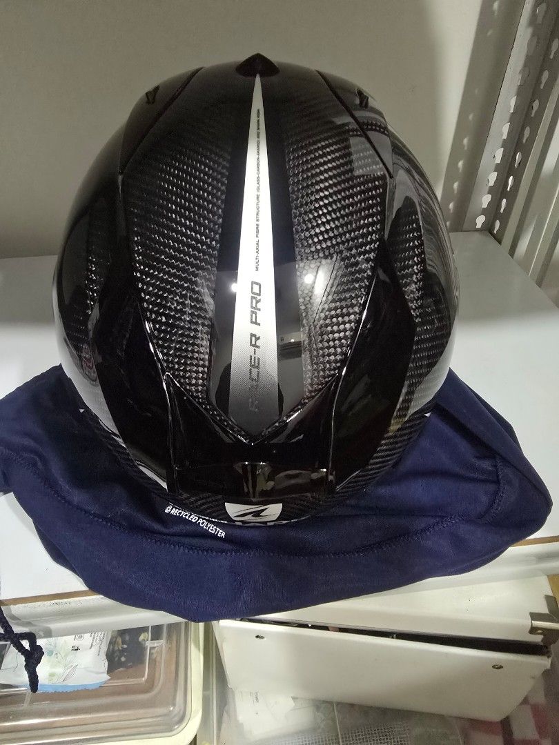 Shark Race-R Pro Carbon Skin White XL(61-62cm)for sales (Category: Motorcycle Apparel) located in Singapore. Submitted by kendrick5888 (Listing ID 1346313616, Image 3). Description: worn twice with balaclava Shark Race R Carbon Full face for sales. impulse purchase, and this helmet is no longer in production. a v slight chip due to knocking on my bike handlebar (not visible). price nego for sincere buyer. come with clear n dark visor(pin lock). d