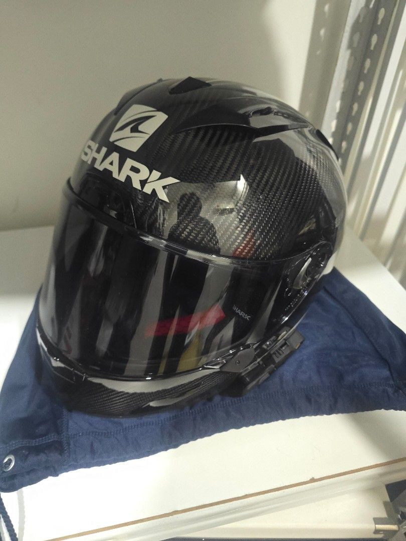 Shark Race-R Pro Carbon Skin White XL(61-62cm)for sales (Category: Motorcycle Apparel) located in Singapore. Submitted by kendrick5888 (Listing ID 1346313616, Image 1). Description: worn twice with balaclava Shark Race R Carbon Full face for sales. impulse purchase, and this helmet is no longer in production. a v slight chip due to knocking on my bike handlebar (not visible). price nego for sincere buyer. come with clear n dark visor(pin lock). d