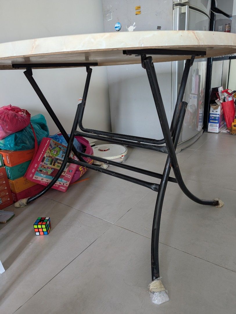 Table round (Category: Tables & Sets) located in Kuala Lumpur. Submitted by teohh5 (Listing ID 1346370824, Image 2). Description: diameter 103cm.