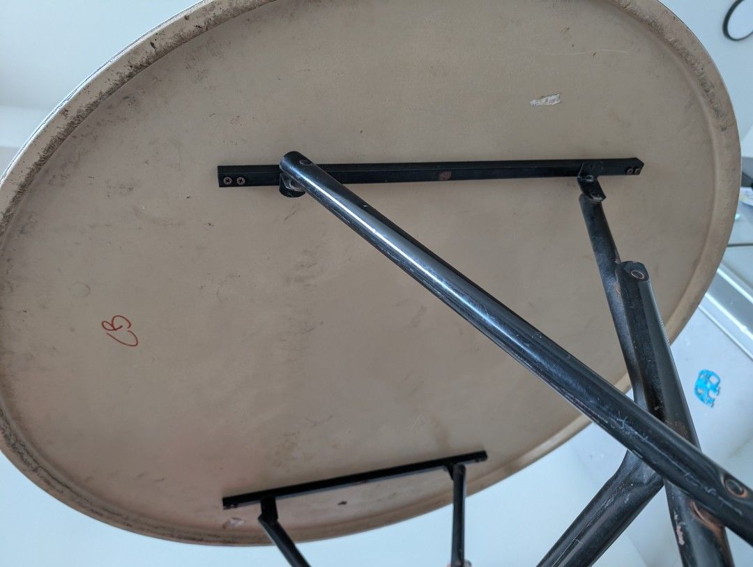 Table round (Category: Tables & Sets) located in Kuala Lumpur. Submitted by teohh5 (Listing ID 1346370824, Image 3). Description: diameter 103cm.