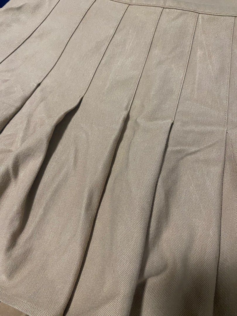 Tennis/pleated skirt (Category: Skirts) located in Marikina City. Submitted by mowmmyrain (Listing ID 1346416167, Image 3). Description: Color khaki Size S-M; fits 26-29 waistline .