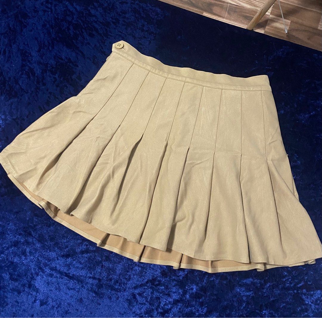 Tennis/pleated skirt (Category: Skirts) located in Marikina City. Submitted by mowmmyrain (Listing ID 1346416167, Image 1). Description: Color khaki Size S-M; fits 26-29 waistline .