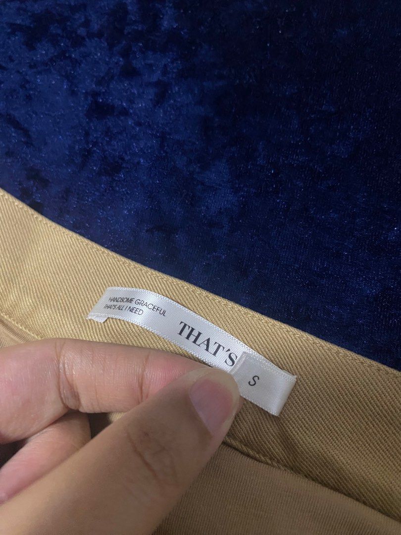 Tennis/pleated skirt (Category: Skirts) located in Marikina City. Submitted by mowmmyrain (Listing ID 1346416167, Image 2). Description: Color khaki Size S-M; fits 26-29 waistline .