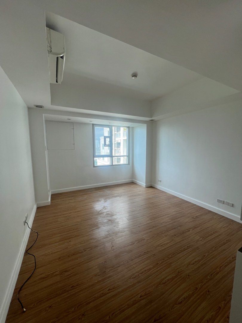 The Grove condominium in Pasig (Category: Apartments & Condos) located in Taguig. Submitted by brokerhanstaneo_09178038728 (Listing ID 1346364908, Image 3). Description: FOR SALE! LOFT Z Tower B Living & Dining view BGC & Pasig Master Bedroom view Pasig & part of Rizal 143 sqm Z loft Maids room with toilet and bath / Utility Area 2 bedrooms 2 bathrooms 2 balconies 1 parking slot on Podium 1/Ground floor near lobby Unfurnished but has been fitted 