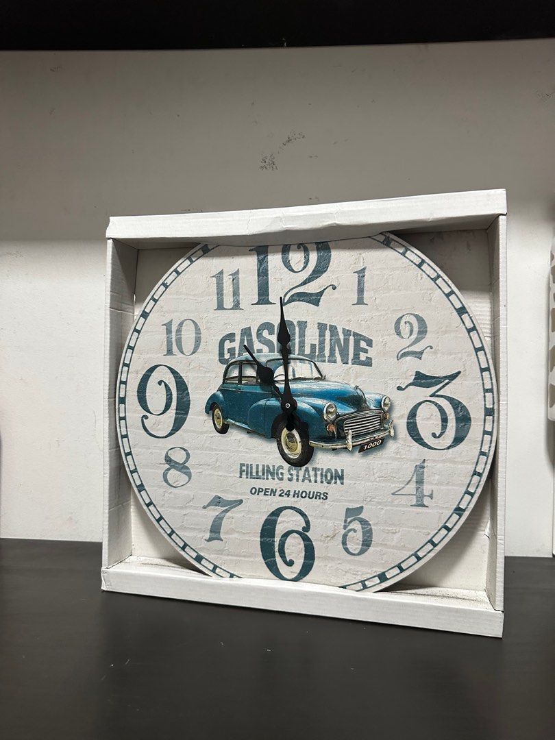 Wall Retro Clock (Category: Clocks) located in Singapore. Submitted by its.shahol (Listing ID 1346469913, Image 1). Description: Simple decor clock for home use.