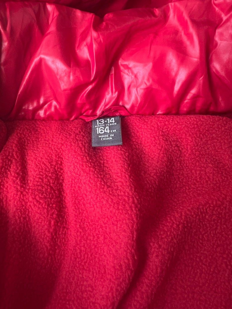 Winter Jacket (Category: Babies & Kids Fashion) located in Singapore. Submitted by mumnbabes (Listing ID 1346371328, Image 4). Description: Zara Red winter jacket for 13-14 yrs old 164 cm.