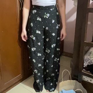 (Category: ) located in . Submitted by zia.declutters (Listing ID 1346328066, Image 1). Description: .