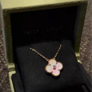 Van cleef holiday pendant 2025 For Sale Carousell Singapore