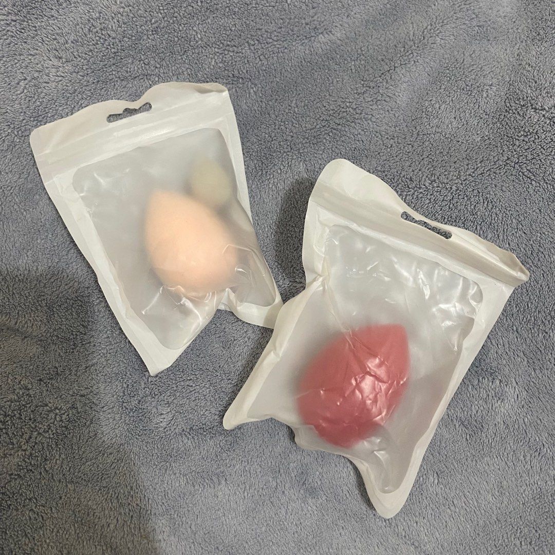 3pcs. Makeup Sponges (Category: Makeup) located in Makati City. Submitted by bdgdeclutters (Listing ID 1395888595, Image 2). Description: OVW makeup sponges 3pcs. New Never used Just stored in the drawer RFS: di nagagamit.