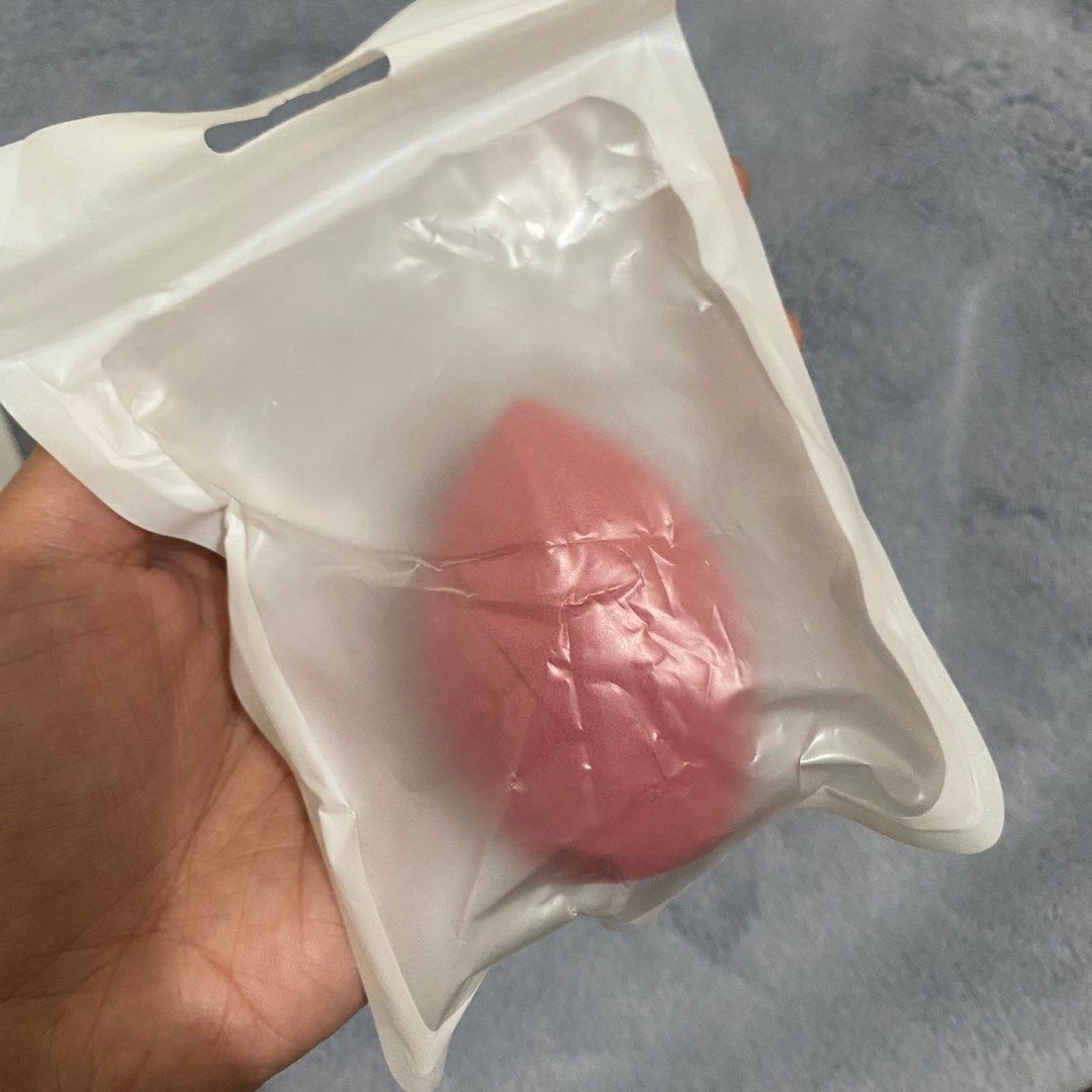 3pcs. Makeup Sponges (Category: Makeup) located in Makati City. Submitted by bdgdeclutters (Listing ID 1395888595, Image 3). Description: OVW makeup sponges 3pcs. New Never used Just stored in the drawer RFS: di nagagamit.