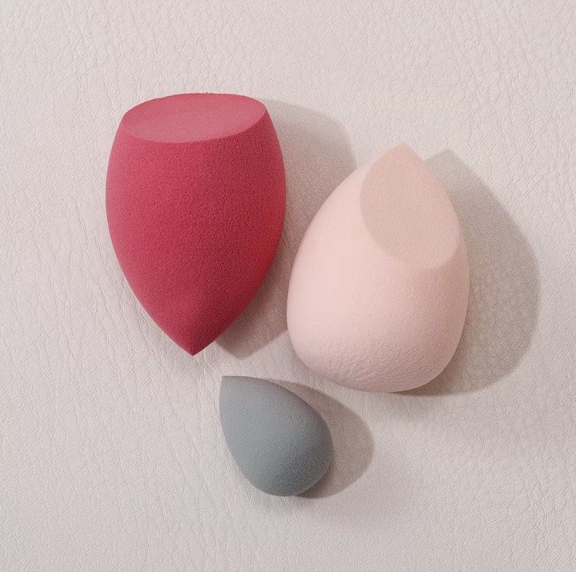 3pcs. Makeup Sponges (Category: Makeup) located in Makati City. Submitted by bdgdeclutters (Listing ID 1395888595, Image 1). Description: OVW makeup sponges 3pcs. New Never used Just stored in the drawer RFS: di nagagamit.