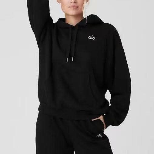 Alo jacket (Category: Coats, Jackets and Outerwear) located in Manila. Submitted by minidivisoria (Listing ID 1395844772, Image 3). Description: .