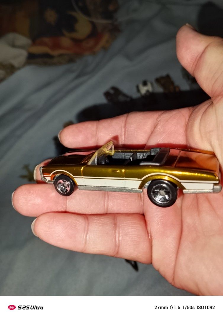 Assorted Miniature Toy Cars (Category: Vehicle & Diecast Models) located in Manila. Submitted by marcus42 (Listing ID 1395841798, Image 2). Description: - Collection of rare vintage matchbox miniature toy cars - Includes various car models and military vehicles all for 1,500 - Features:21 assorted matchbox,wellys,maisto including 5 rare micromachine speedez roller ball - Gold convertible - Red classic car - Black car with sunroof - Red sports car