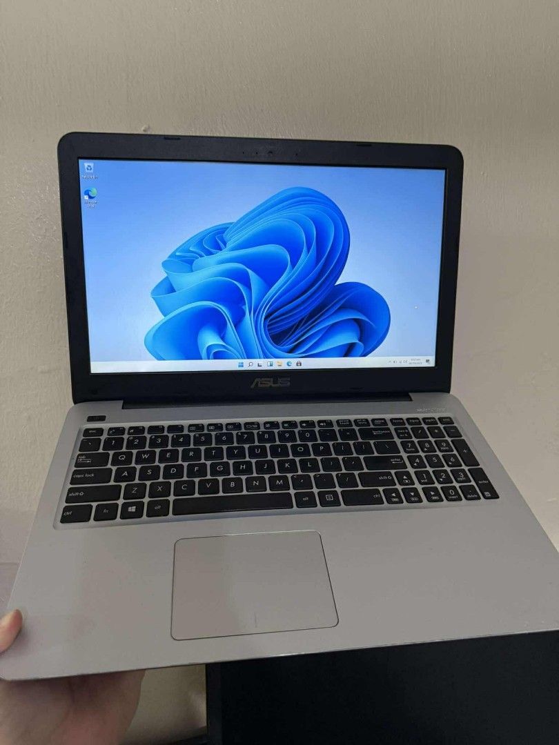 Asus mid gaming laptop I7 7th gen (Category: Laptops & Notebooks) located in Manila. Submitted by lhainelovi71994 (Listing ID 1395922762, Image 1). Description: Asus mid gaming laptop I7 7th gen Intel UHD Graphics 620 Nvidia GeForce 940MX 2gb dedicated graphics 8gb ram 256gb ssd Windows 11 pro OS Unit with charger Tested ✅ Good ✅ 💸💸 10,000 only Location: San Andres bukid manila Pick up or meet up.