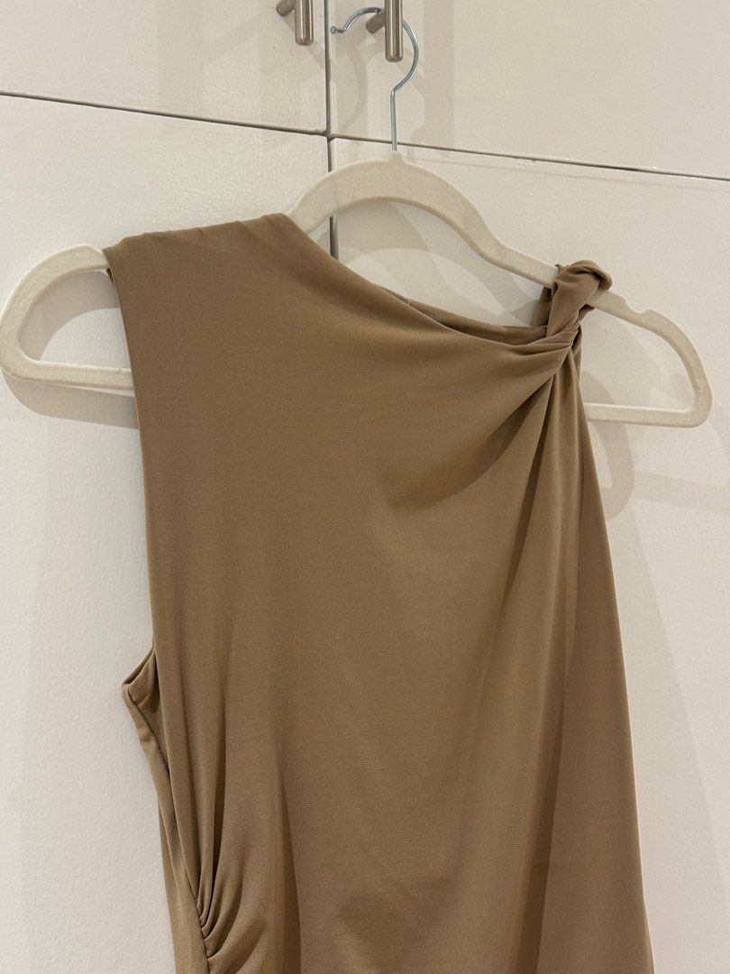 Asymmetrical Bodycon Midi Dress (Category: Dresses) located in Angeles City. Submitted by urbanrack (Listing ID 1395886238, Image 2). Description: Only used twice - for our own prenup shoot and for a friend's wedding.