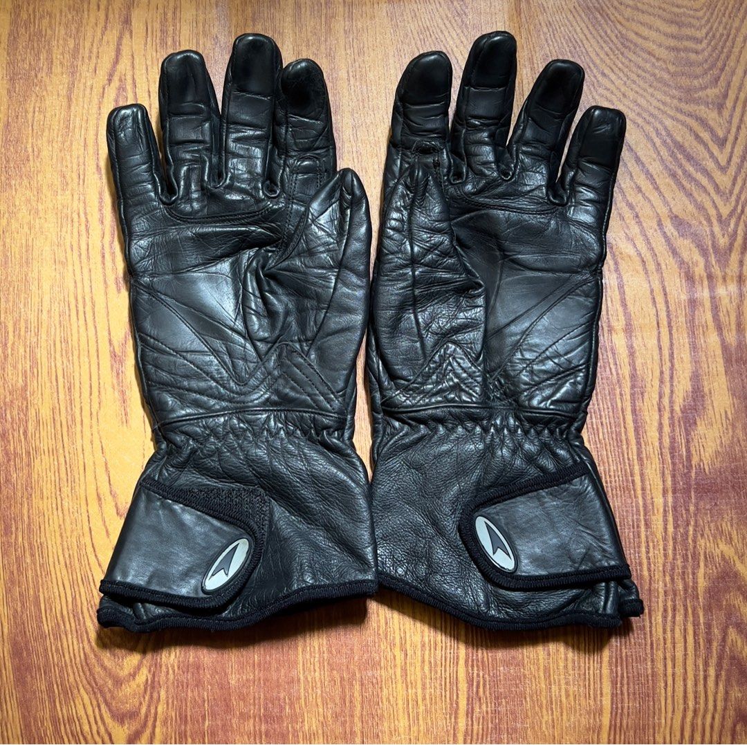 Axo Motorcycle gloves (Category: Activewear) located in Baguio. Submitted by the_nuke (Listing ID 1395751594, Image 2). Description: Axo motorcycle Gloves for women Size medium Leather Black .