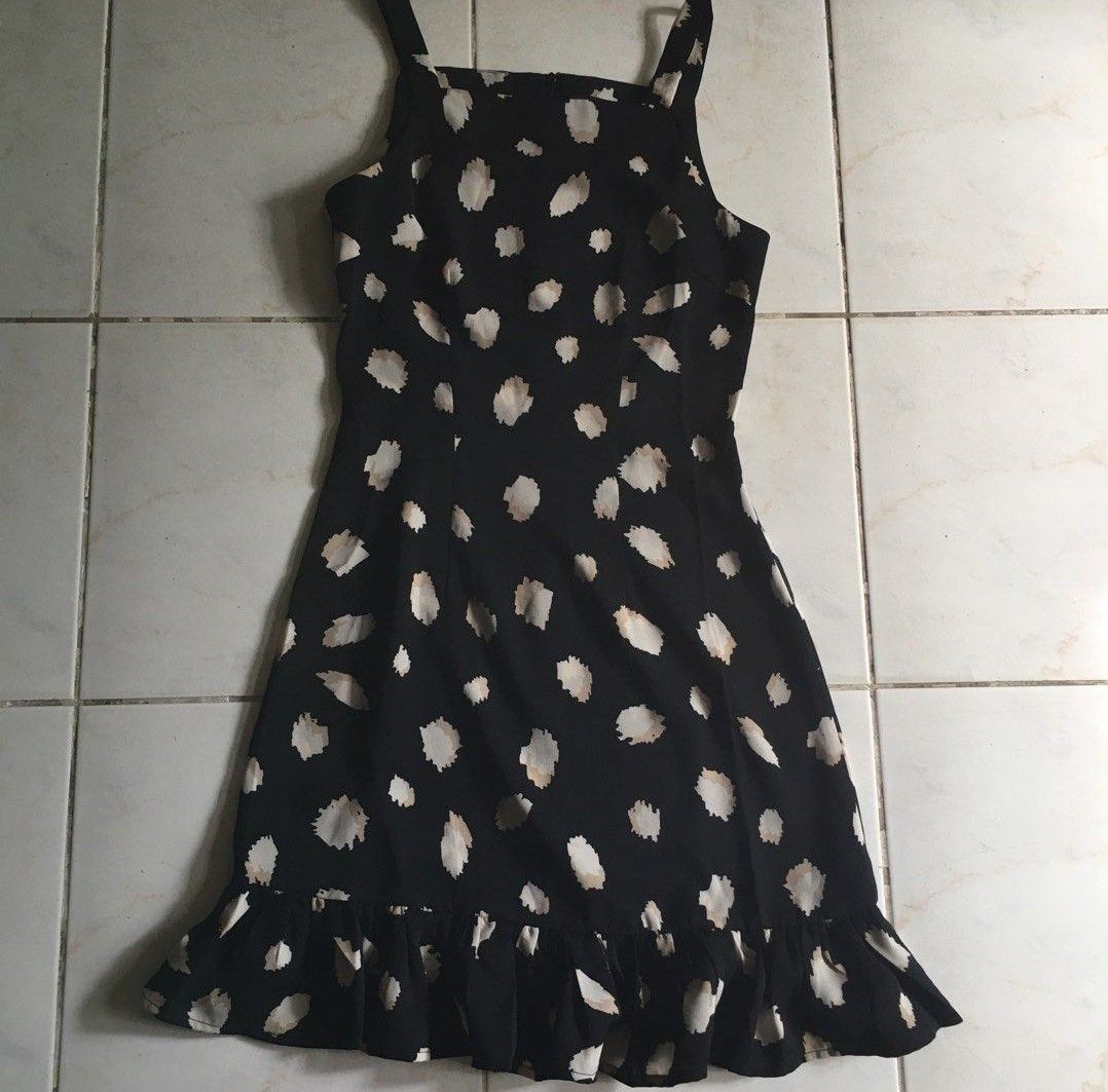Dress (Something Borrowed, Zalora, Regatta) (Category: Dresses) located in Dagupan City. Submitted by einalem.declutters (Listing ID 1395871998, Image 1). Description: Dress from Something Borrowed, Zalora, Regatta 800 pesos each message for more pictures.