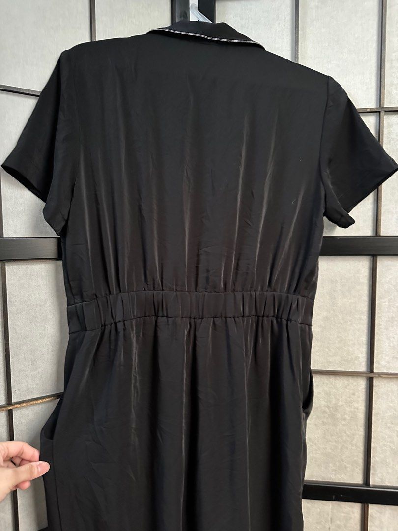 Black Formal Jumpsuit (Category: Jumpsuits) located in Manila. Submitted by echrise (Listing ID 1395857033, Image 2). Description: - Scarlet black jumpsuit - V-neck design with silver trim - Short sleeves - Cinched waist for a flattering fit - Chest pocket detail - Smooth - Zipper closure Bust-up to 38” Waist-up to 32” Length-saktong haba sa 5’2”.