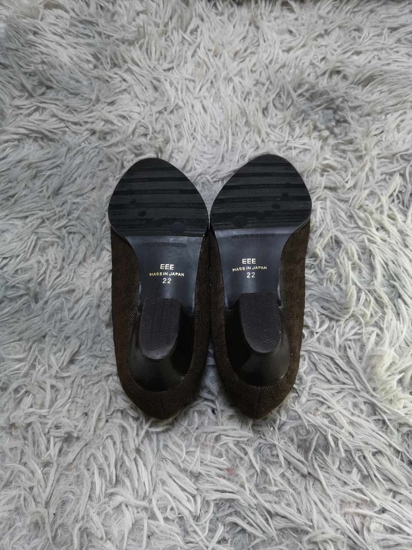 Brown Rounded Toe Low Heels (Category: Heels) located in Santa Cruz. Submitted by jmy_surplus.2 (Listing ID 1395815839, Image 2). Description: Size ; 22cm Color ; Brown Type ; Heels Brand ; No brand Material ; Synthetic Style ; Brown Low Heels LR 139 JMY 5 Batch #154.