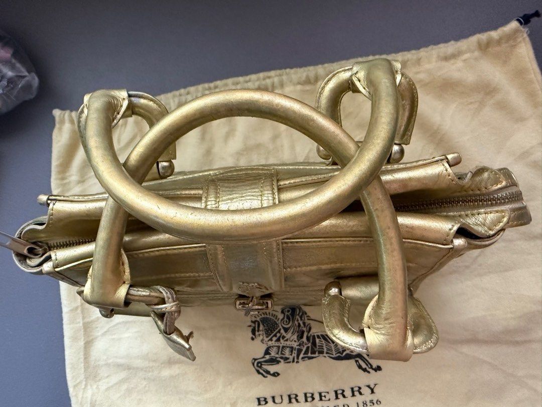 Burberry Mini Manor Quilted (Category: Luxury Bags & Wallets) located in Mercedes. Submitted by ddshoping238309 (Listing ID 1391946163, Image 3). Description: No major flaws Needs cleaning/spa Needs Color restoration ( para sa magagaling magrestore ) Made in Italy Coded With Burberry markings With lock, clochette and keys Message for added photos for your reference Magaling magrestore at spa pasok ! You can ask for further photos for reference.