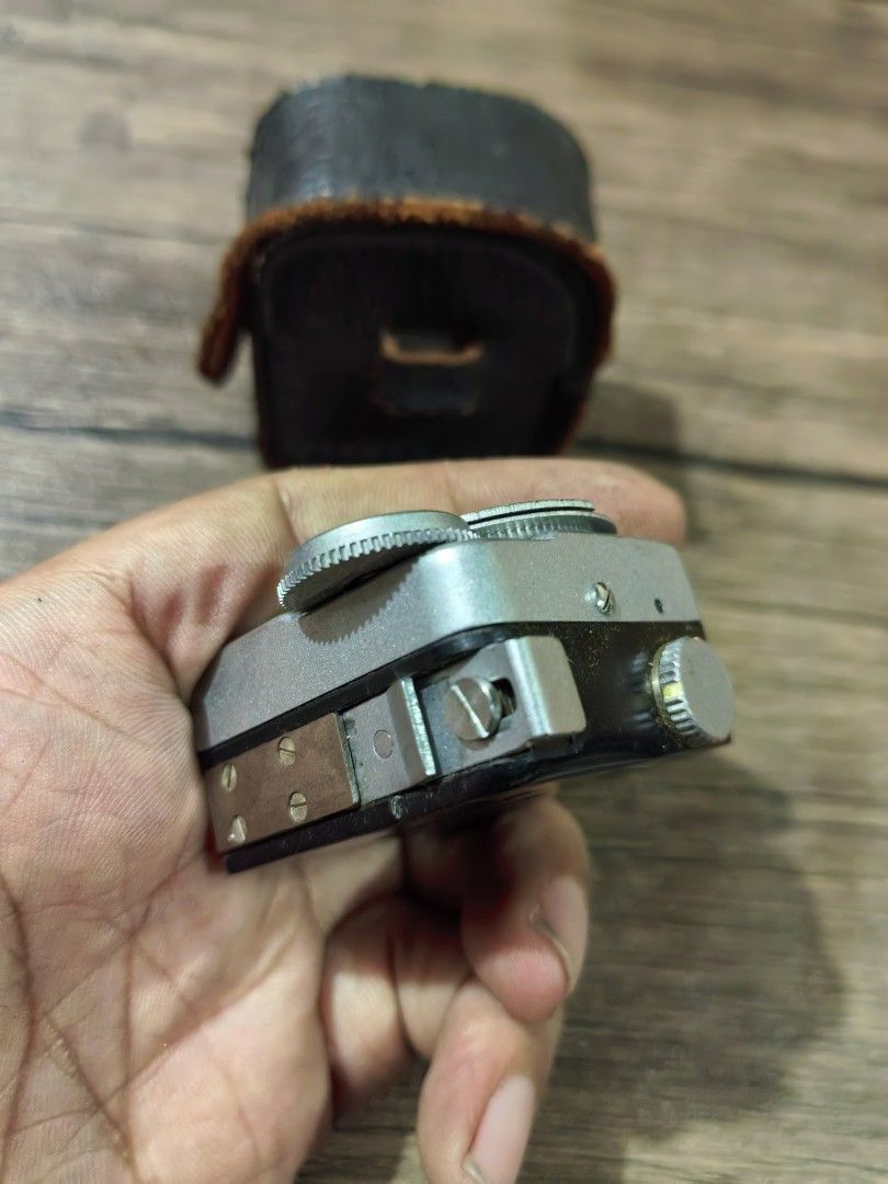 Canon Flex RP Exposure Meter (Category: Other Photography Accessories) located in Cebu City. Submitted by dudes_villanueva (Listing ID 1395921116, Image 3). Description: Canon Flex RP Exposure Meter Note: Untested. Sold as is. All sales final and non-refundable. 📌A vintage light meter designed to be used with the Canonflex RP camera. 📌Product: Canon Flex RP Exposure Meter. 📌Purpose: Measures light levels to help determine correct exposure sett