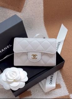 (Category: ) located in . Submitted by gluxury (Listing ID 1395864532, Image 1). Description: .