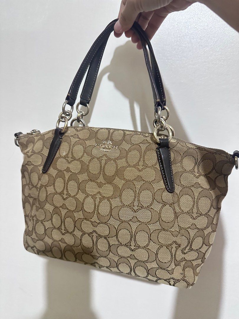 Coach Kelsey Jacquard crossbody (Category: Luxury Bags & Wallets) located in Tandag. Submitted by kawaiispreloved (Listing ID 1395844070, Image 1). Description: Not mini size Good as new. .