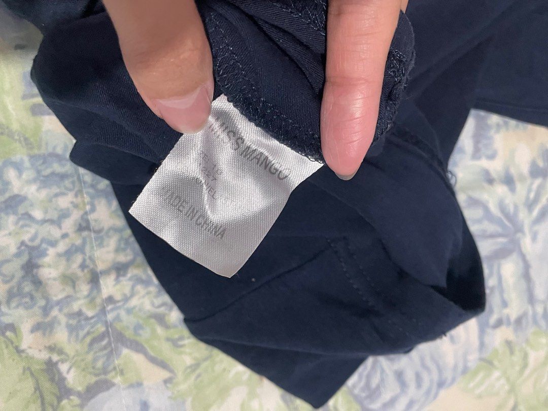 crop top (Category: Sleeveless) located in Valenzuela. Submitted by riri_21 (Listing ID 1395812497, Image 3). Description: small- medium crop top miss mango brand.