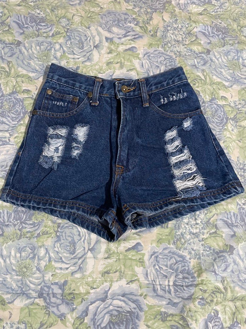 Denim Shorts (Category: Shorts) located in Valenzuela. Submitted by riri_21 (Listing ID 1395812982, Image 1). Description: these are preloved shorts xs-small .