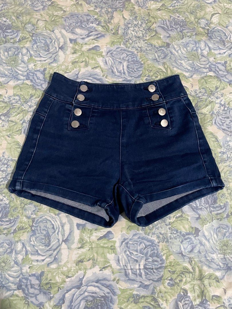 Denim Shorts (Category: Shorts) located in Valenzuela. Submitted by riri_21 (Listing ID 1395812982, Image 3). Description: these are preloved shorts xs-small .
